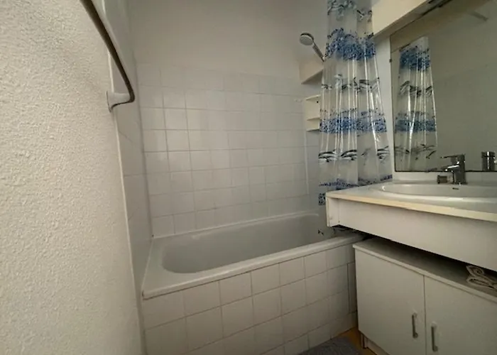 T2 A Proche Avec Parking - Fr-1-494-220 Appartement Royan